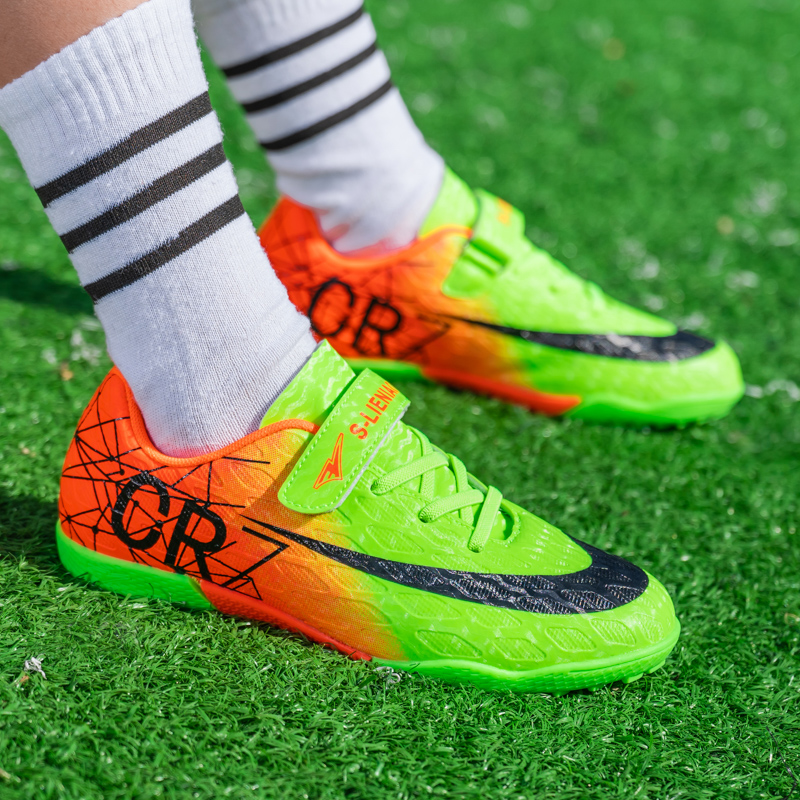 Sportvoetbalschoenen voor kind - Sports Equipment For Boys recensie en prijs