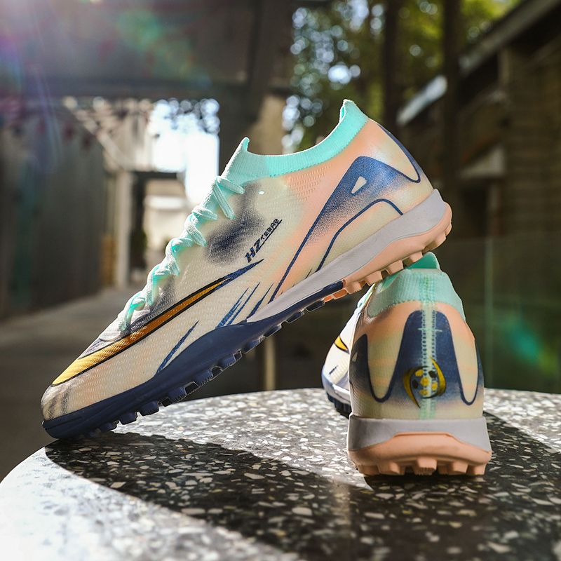 Hoge kwaliteit voetbalschoenen - Sports Equipment For Boys recensie en prijs